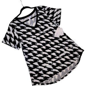 LuLaRoe Christy T Large Black White Houndstooth Abstract V-Neck Short Sleeve Tee
